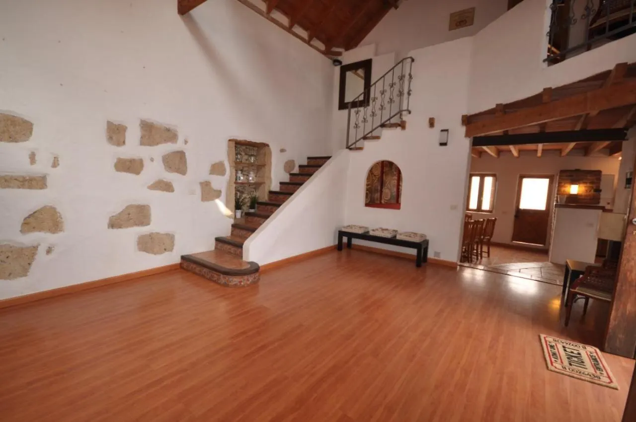 Casaruralarona Villa Valle de San Lorenzo Сasa de vacaciones