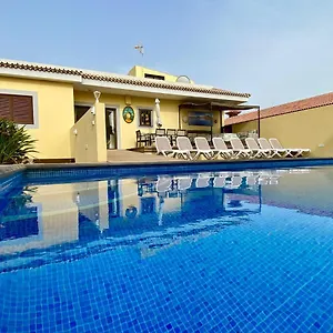 https://villa-tinizara.tenerifehoteles.net